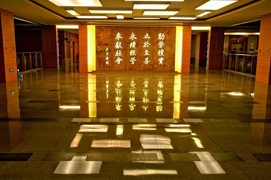 采用好色先生视频下载防火板装修的厦门长庚医院大厅